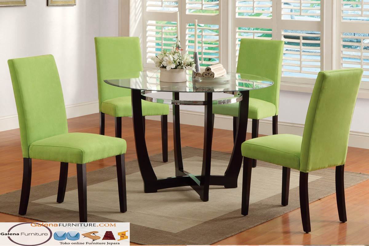 Стулья кухонные обеденные. Стул Dining Chair. Кухня с зелеными стульями. Стулья в интерьере. Стул обеденный зеленый.
