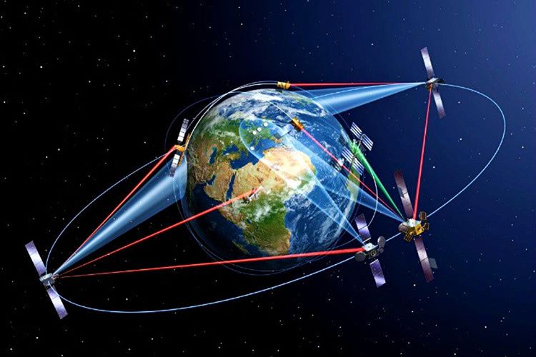 Sinyal sapmaları GPS uydularının zaman zaman yanıltıcı datalar iletmesine sebep olmaktadır.