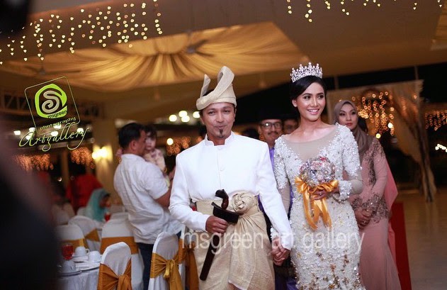 Siti Elizad Dan Suami / Dia turut memberitahu media bahawa pada hari