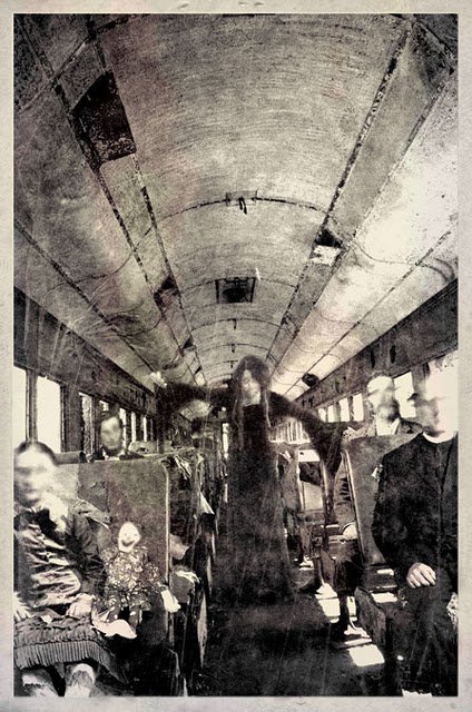 foto antigua de gente en vagon de tren