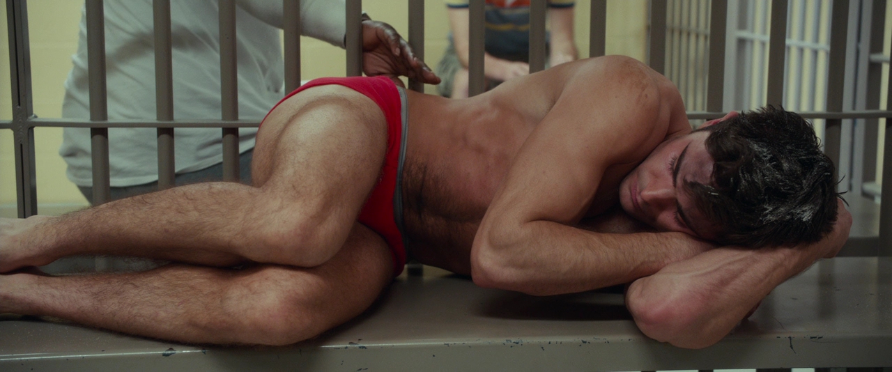 Zac Efron naked bum in Dirty Grandpa-clip 2! 