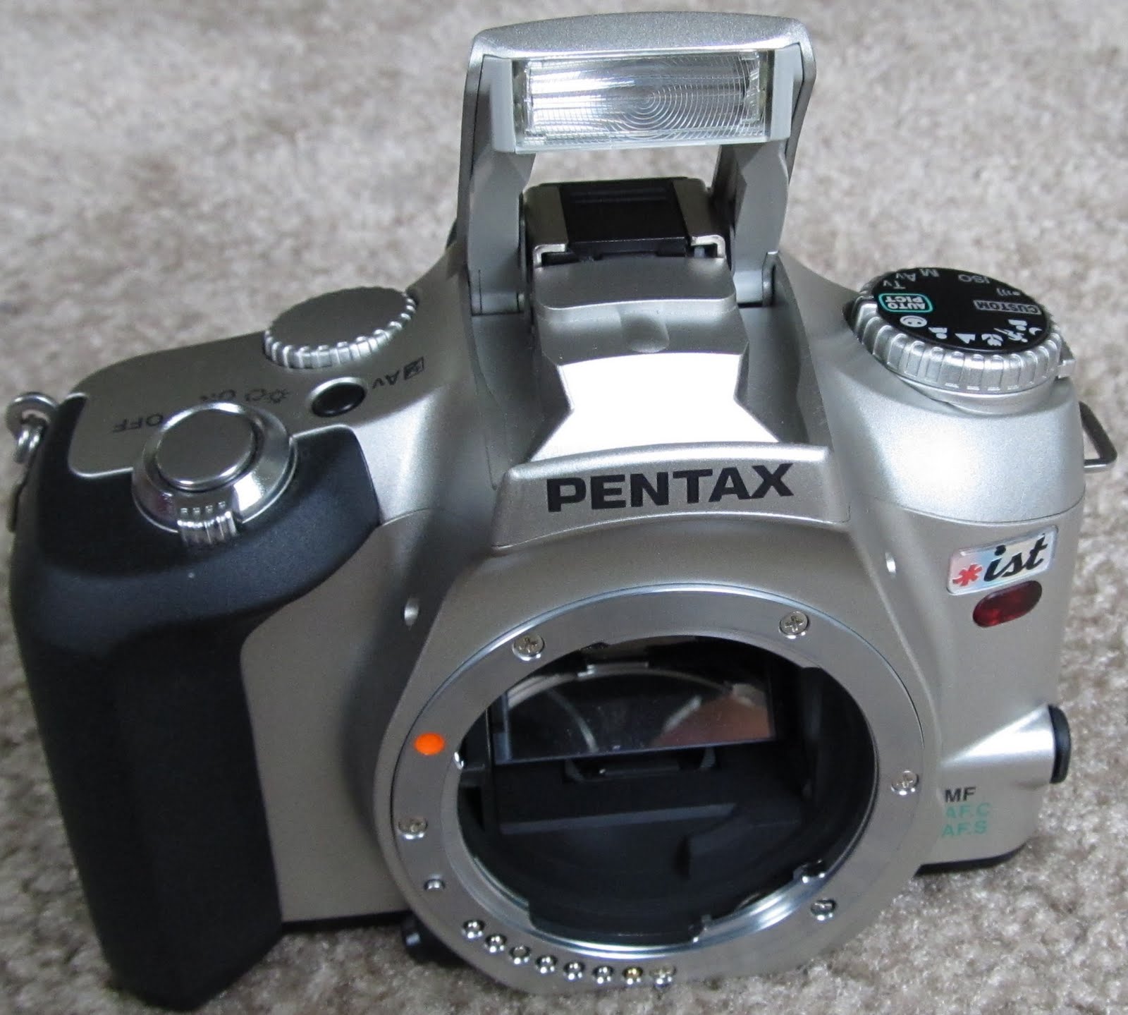 The Chens The User’s Review Pentax *ist (Starist) 35 mm Film SLR