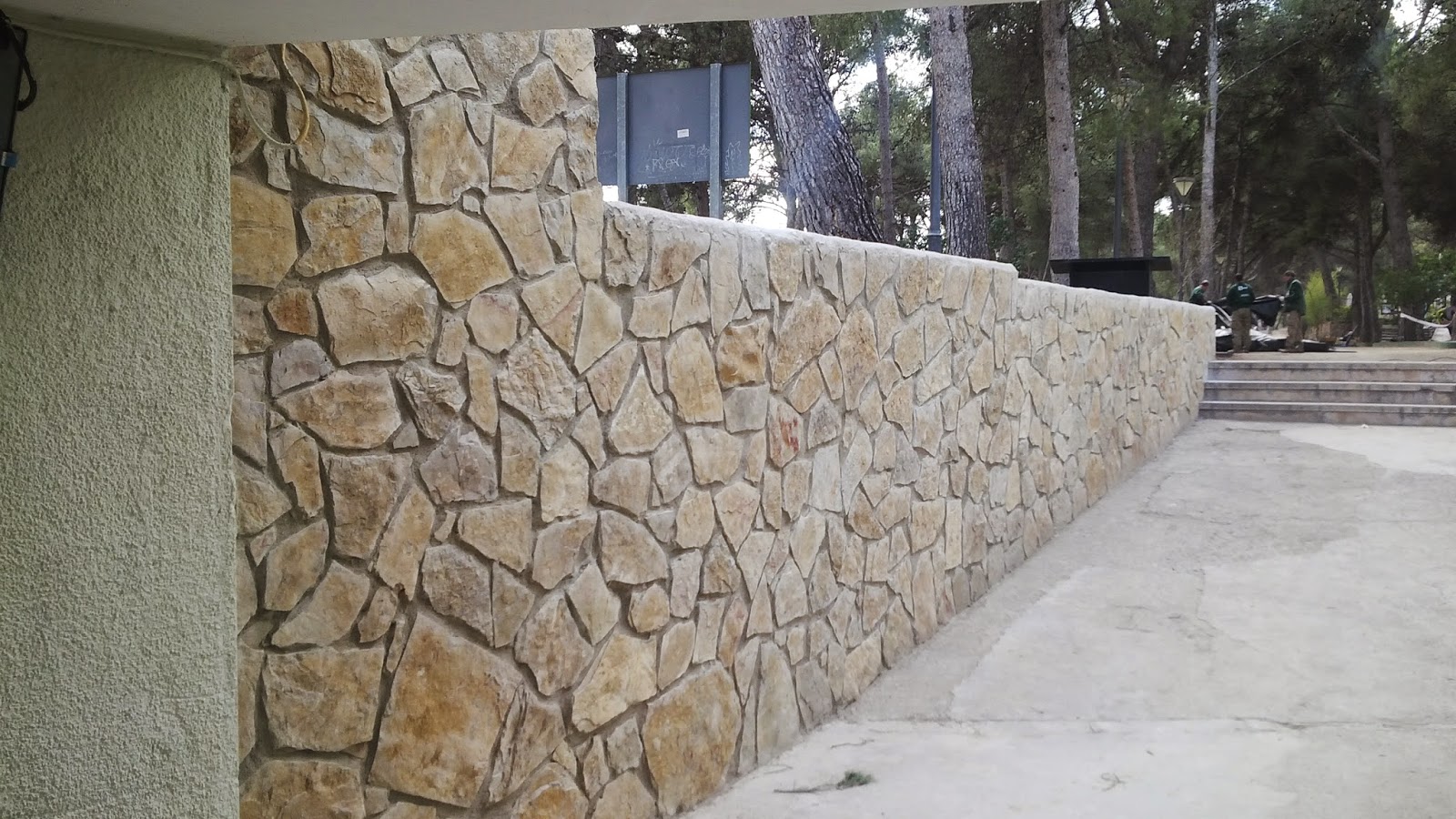 TE Parques de la Villa (Altura): Resultado del chapado de piedra de la