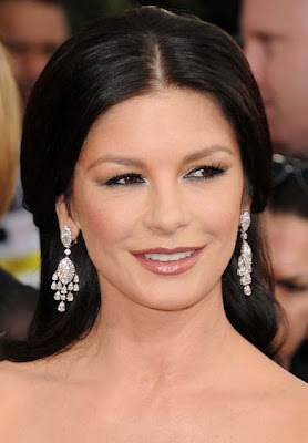 Catherine Zeta Jones punched by a photographer