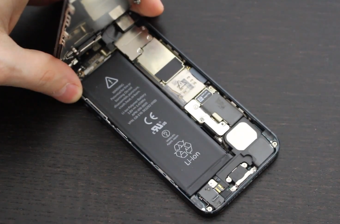 ... that manufacturers consumer electronics products, Apple have got a new replacement program in tow, this time it's for the iPhone 5's defective battery.