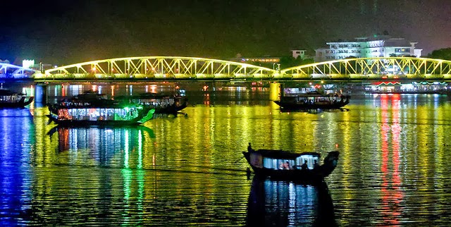 Trang Tien Bridge by night