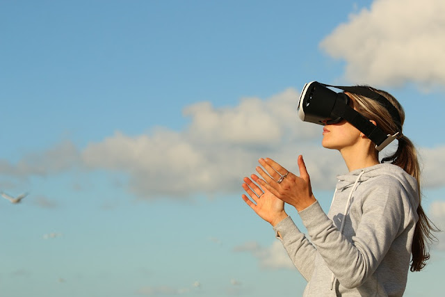 Perbedaan Virtual Reality dan Augmented Reality Perbedaan Virtual Reality dan Augmented Reality