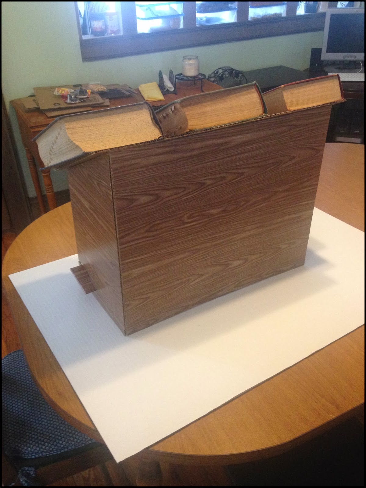 Portable, lightweight lectern. Portable, lightweight lectern.