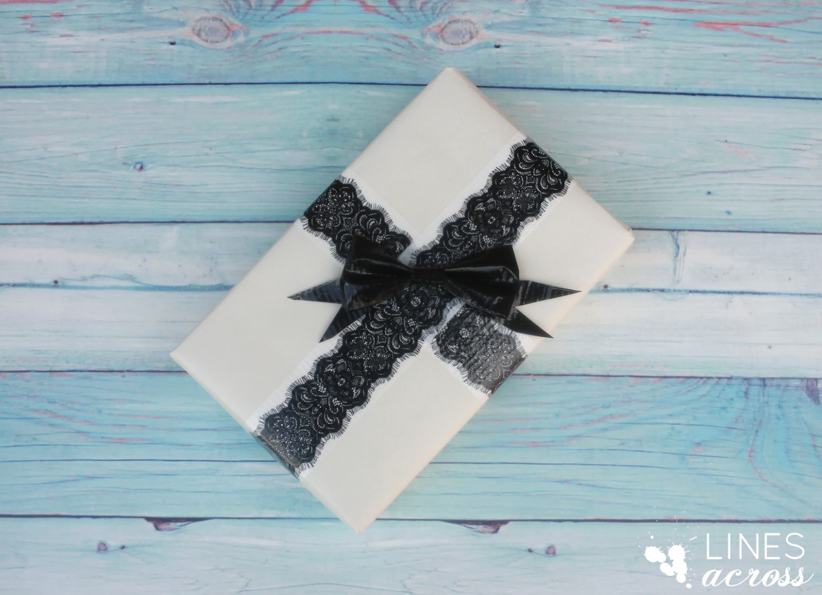 Snowy Tape Bow and Ribbon Creative Gift Wrapping Tutorial