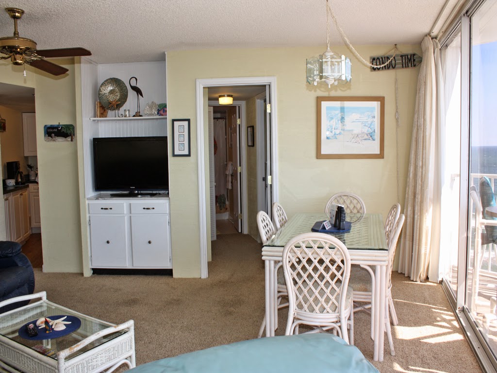 Daytona Beach Peck Plaza Oceanfront Rental Condo Living Area