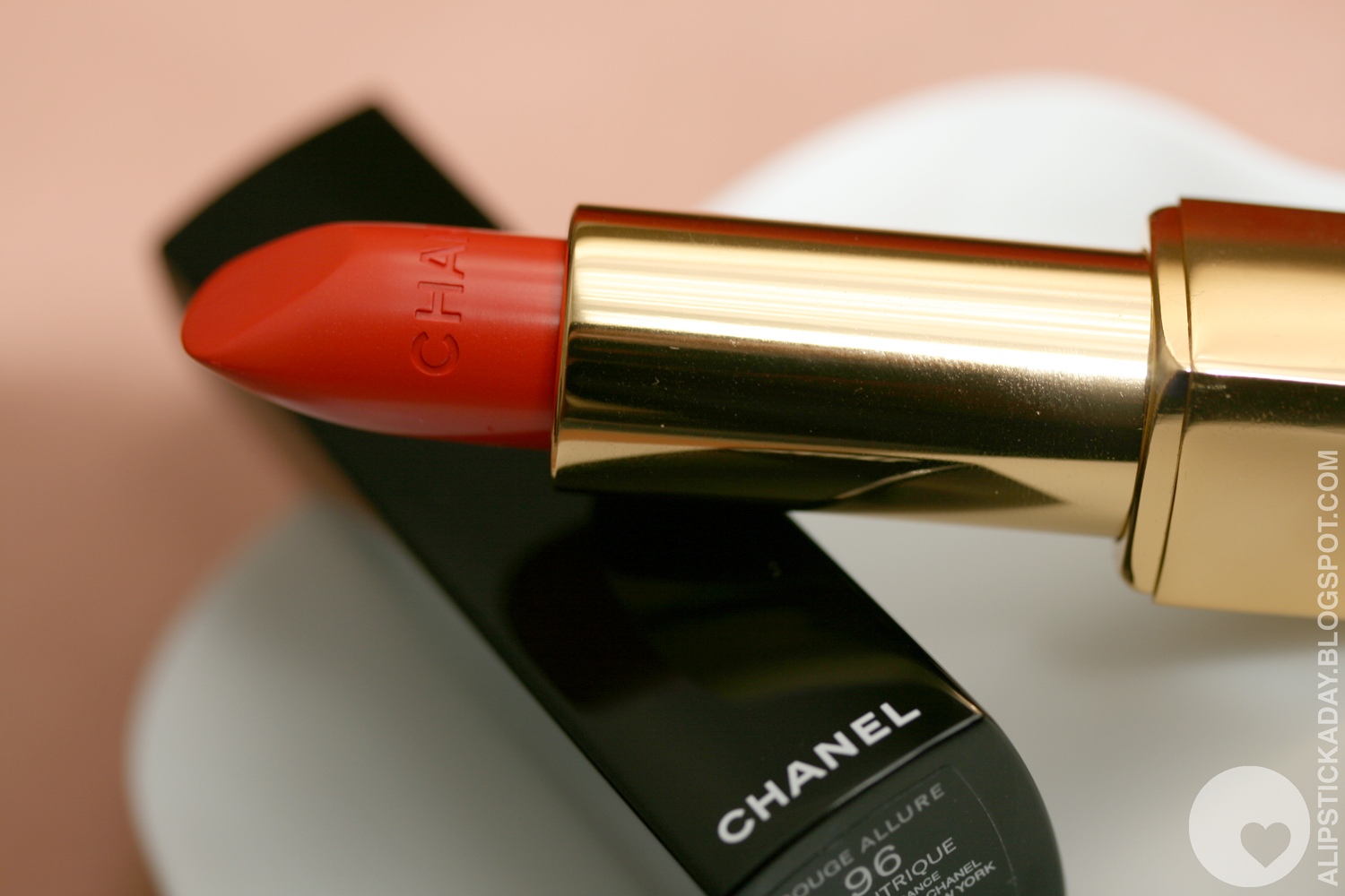 A LIPSTICK A DAY: Chanel Rouge Allure in Excentrique #96