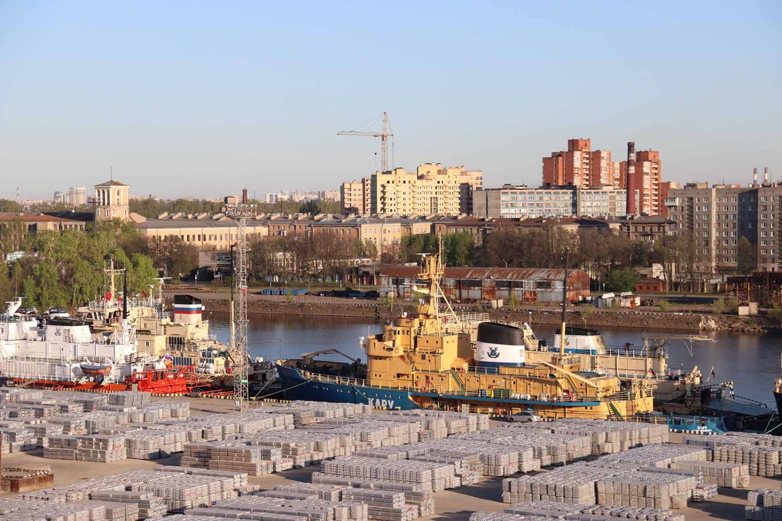 Elementit olivat hyvässä järjestyksessä satama-alueella Pietarin satama-alue