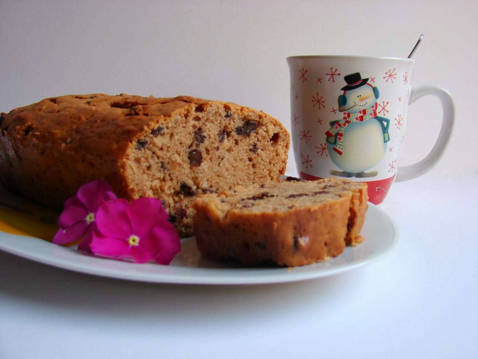 Easy and healthy raisin cake