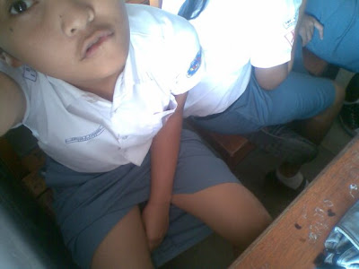 image, wallpapers, picture, Gaya Centil Cewek ABG SMU Pamer Paha