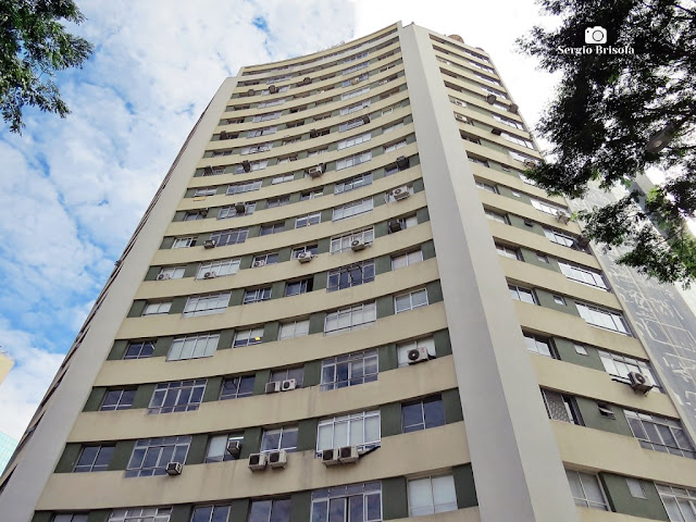 Perspectiva inferior da fachada do Edifício Ragi Buainain - Bela Vista - São Paulo