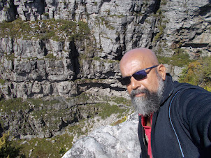 "Selfie" on the edge of Table Mountain.