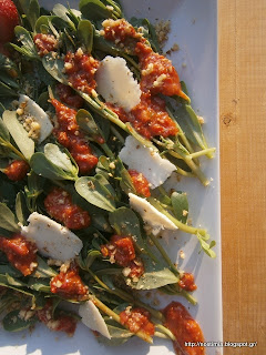 Σαλάτα με αντράκλα και σως φράουλας και goji berries-