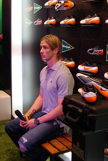 botas de fútbol Nike T90 Laser IV presentadas por Fernando Torres