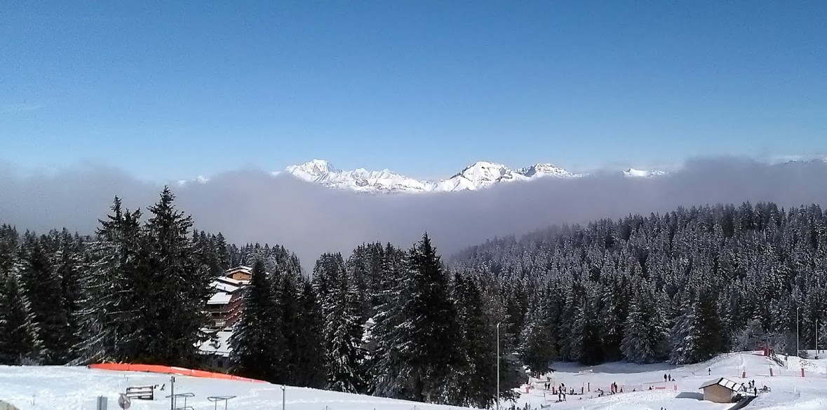 J'habite à 3 kms du lac du Bourget, et au pied de la montagne d'oû j'ai pris cette photo...