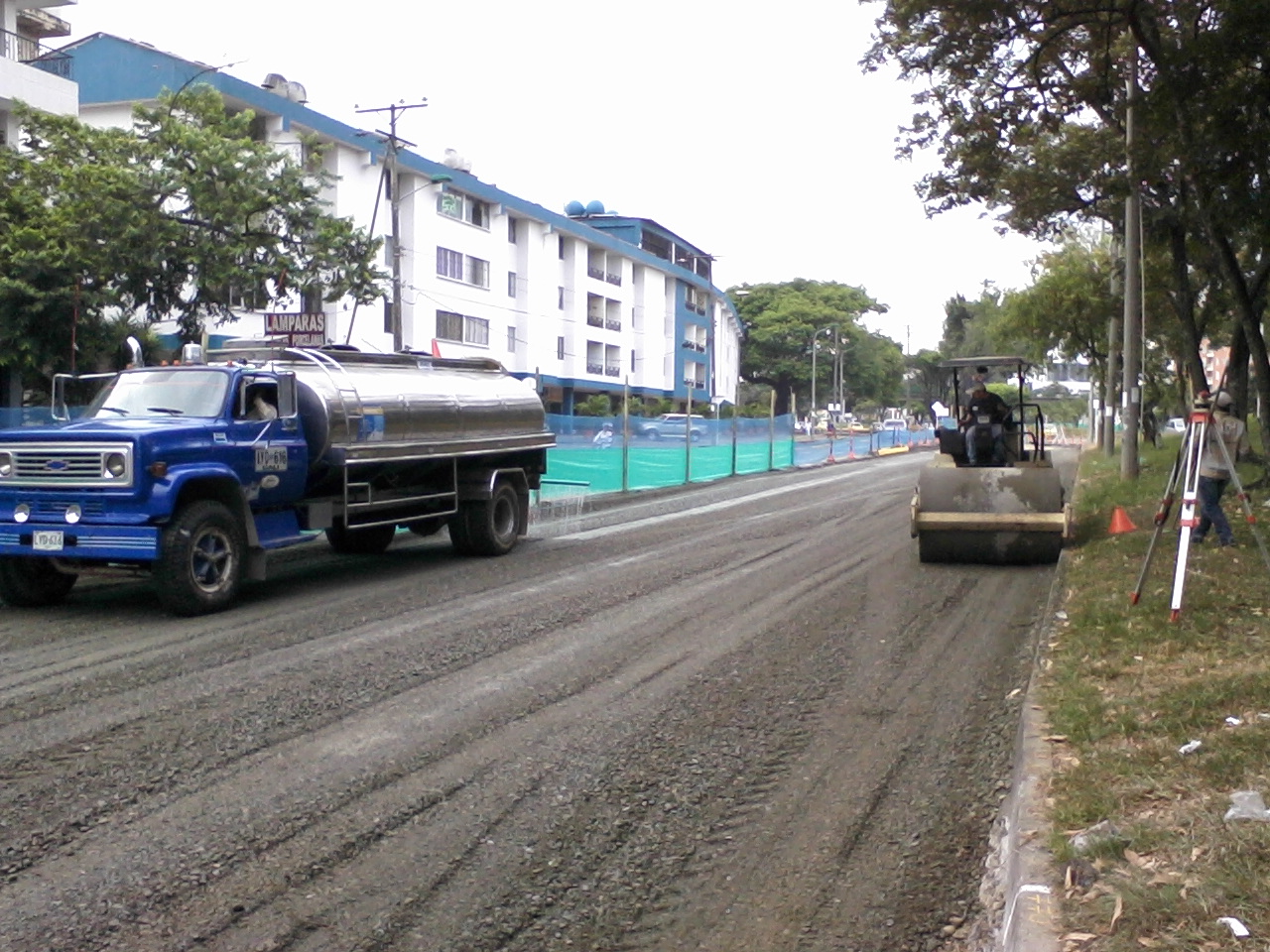 Mantenimiento Autopista sur: COLOCACION BASE GRANULAR
