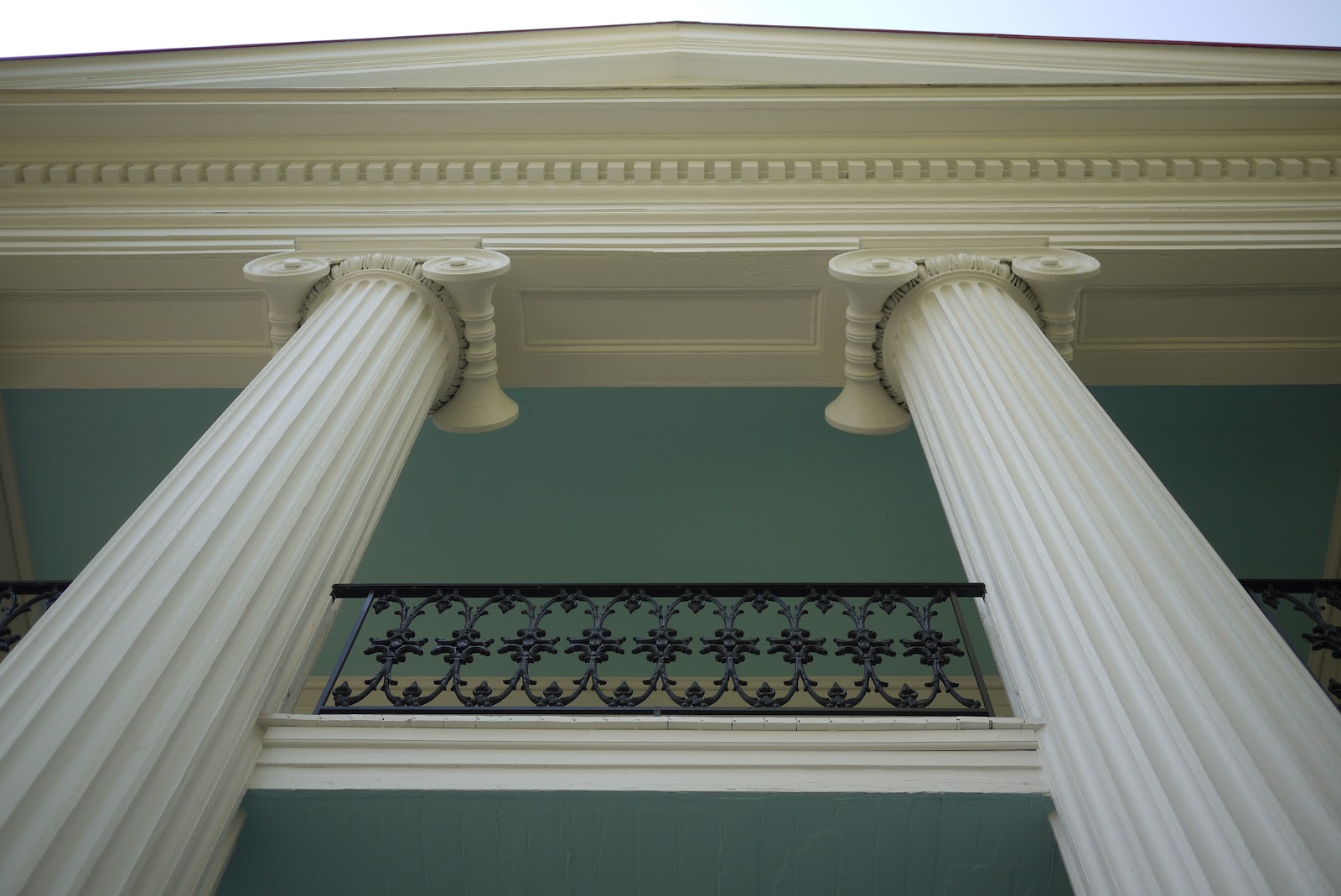 Three White Leopards ChatillonDeMenil Mansion