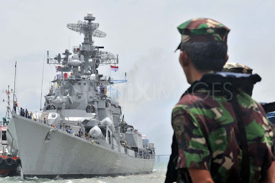Kapal Perang India - INS Ranjit Saat mengunjungi Indonesia