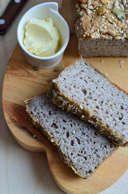 chleb gryczany bez mąki, chlebek z kaszy gryczanej, chleb bezglutenowy