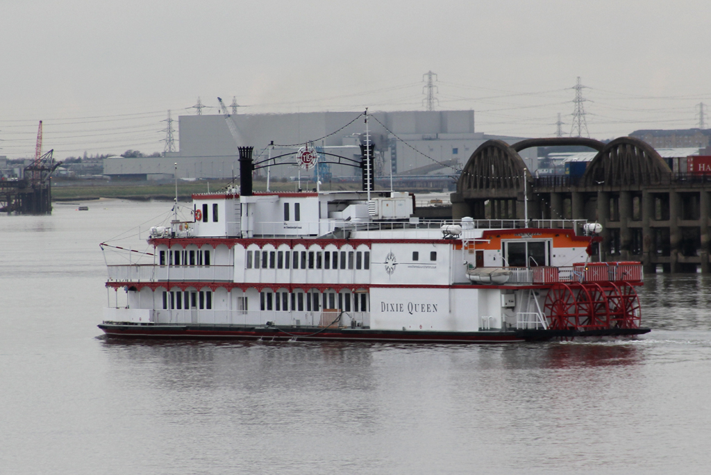 UK Shipping DIXIE QUEEN passing Gravesend for Tower Bridge 16/02/2013