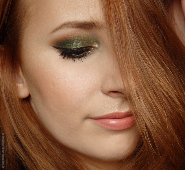 Forest green eye makeup - Adjusting Beauty