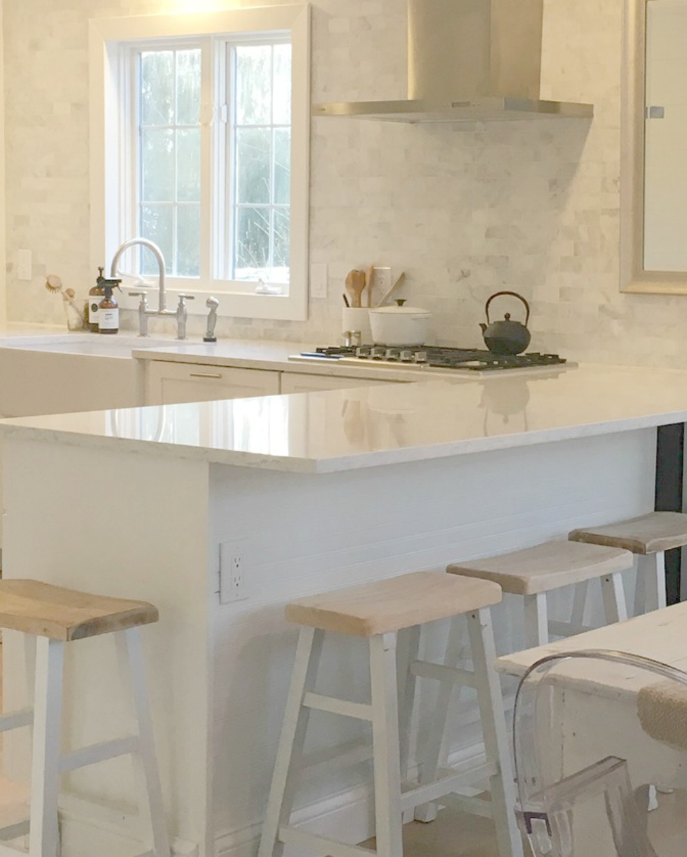 Serene white simple modern farmhouse kitchen with Minuet quartz and marble subway tile