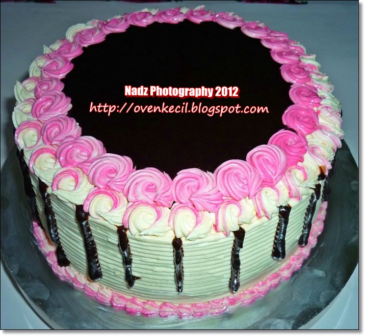 CUTE OVEN, SMALL KITCHEN: RED VELVET CAKE (MAYA) WITH 
