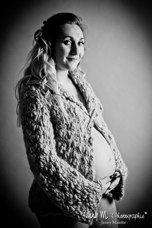 portrait femme noir et blanc future maman shooting grossesse