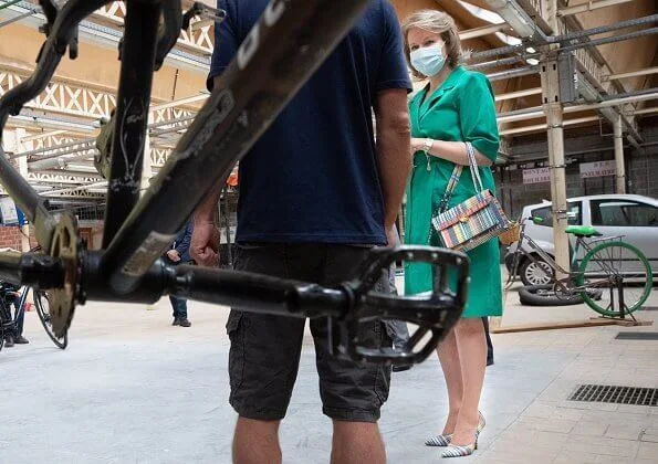 Queen visited the bakery. Dries Van Noten multi-plaid madras bag. sleeve plain a line fabric stretch spring fall dress