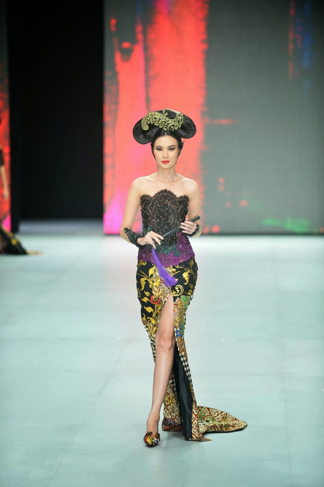 Glowlicious • Indonesia Fashion Week 2014 : Legong Srimpi...