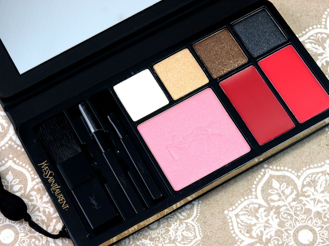 Modstand Havanemone firkant Yves Saint Laurent YSL Holiday 2014 Wildly Gold Complete Makeup Palette:  Review and Swatches | The Happy Sloths: Beauty, Makeup, and Skincare Blog  with Reviews and Swatches