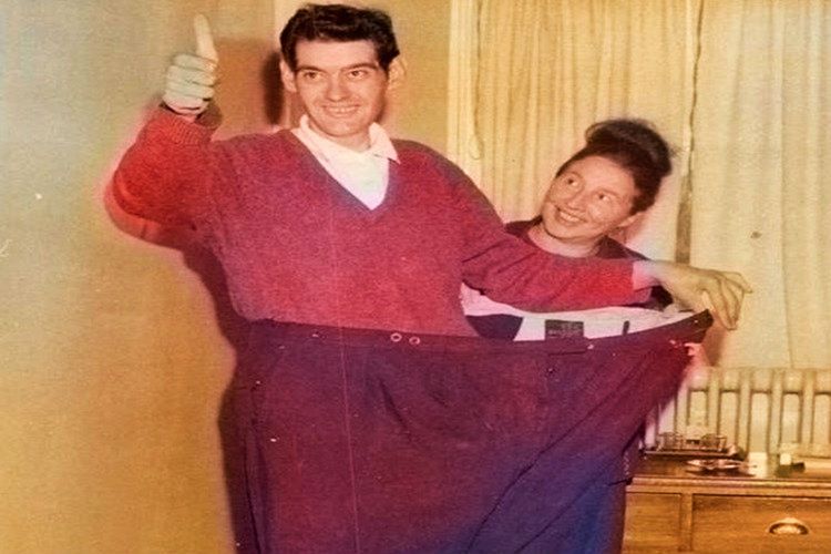 382 günün sonunda tanınmayacak kadar değişen Angus Barbieri, tam tamına 125 kilo kaybetmişti.