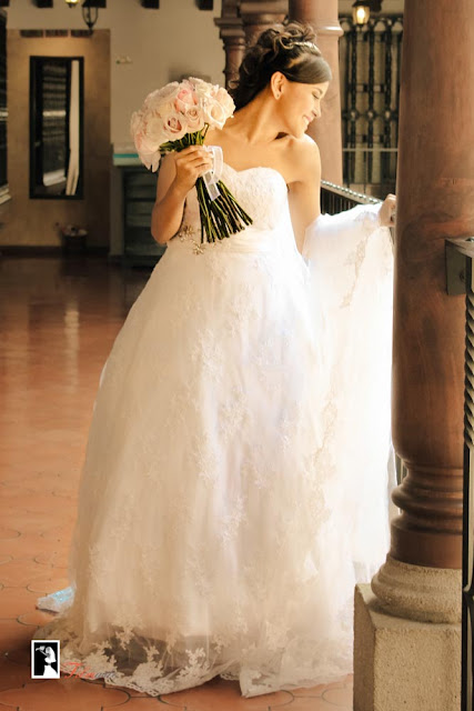 salida-novia-vestido-tiara-bouquet-hotel-wedding-antigua-guatemala