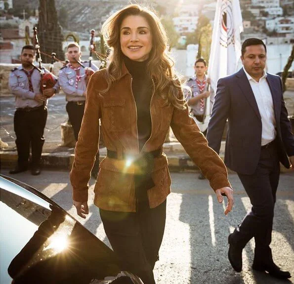 Queen Rania took part in Christmas celebrations with the residents of Fuhais at the town’s annual Christmas market