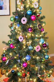 These hand-sewn donut ornaments are so adorable and easy to make, too! 