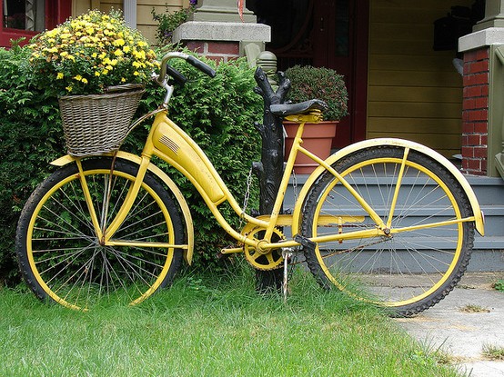 Pin by Fati R on Yellow love | Old bicycle, Yellow bicycle, Bike planter