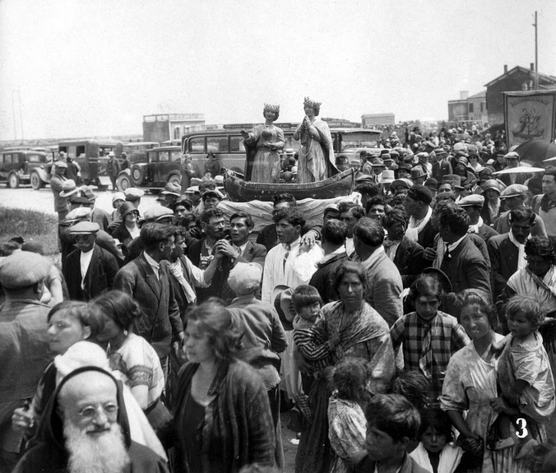 Vintage Photos of Everyday Life in Romani Communities Across Western Europe, 1930s - 22