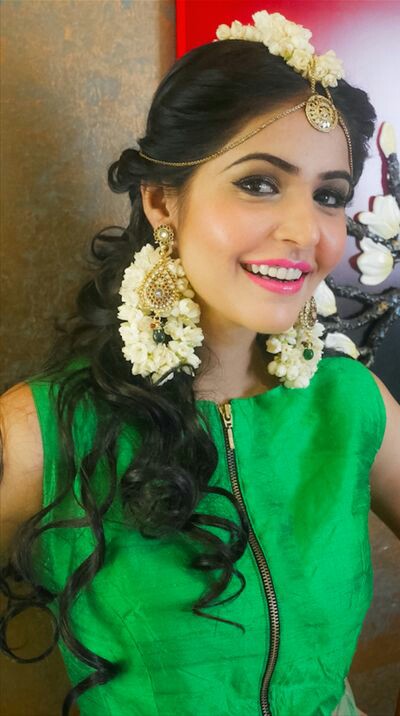 matha patti hairstyles for mehndi