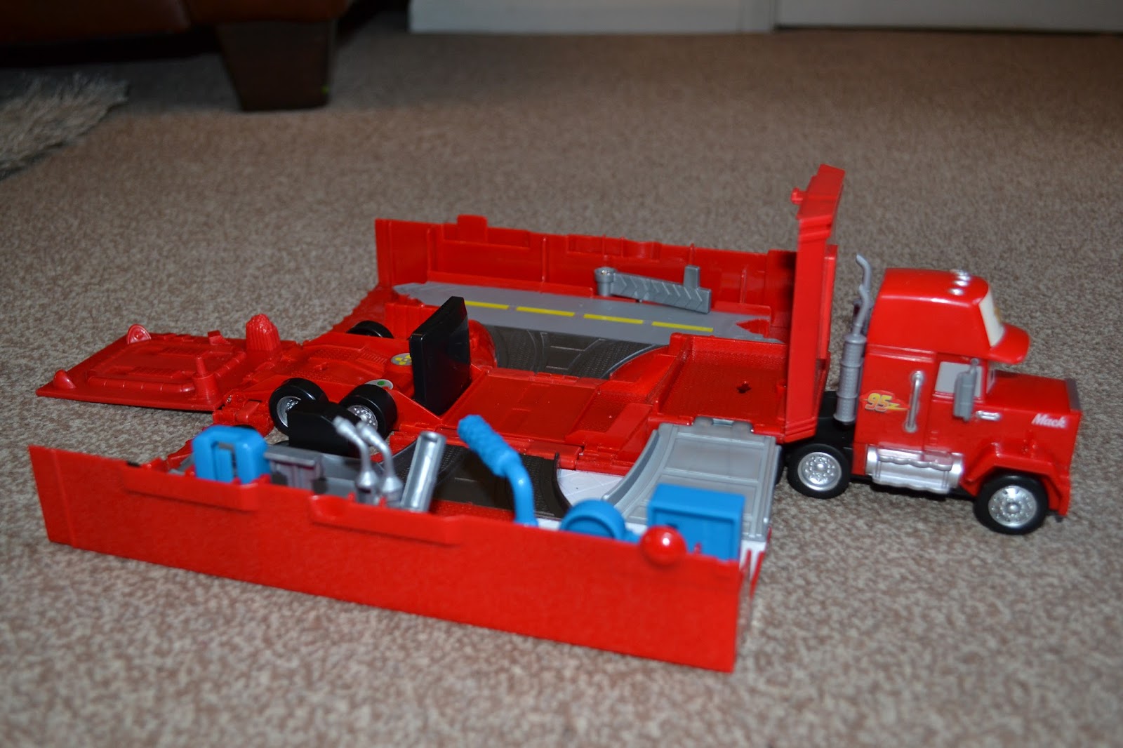 lego technic mack anthem review