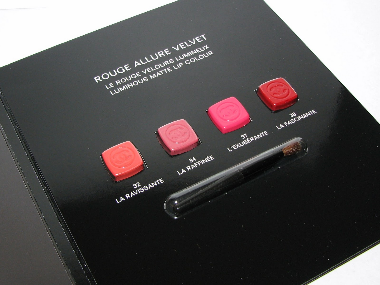 Chanel Rouge Allure Velvet lipstick 34 La Raffinee review