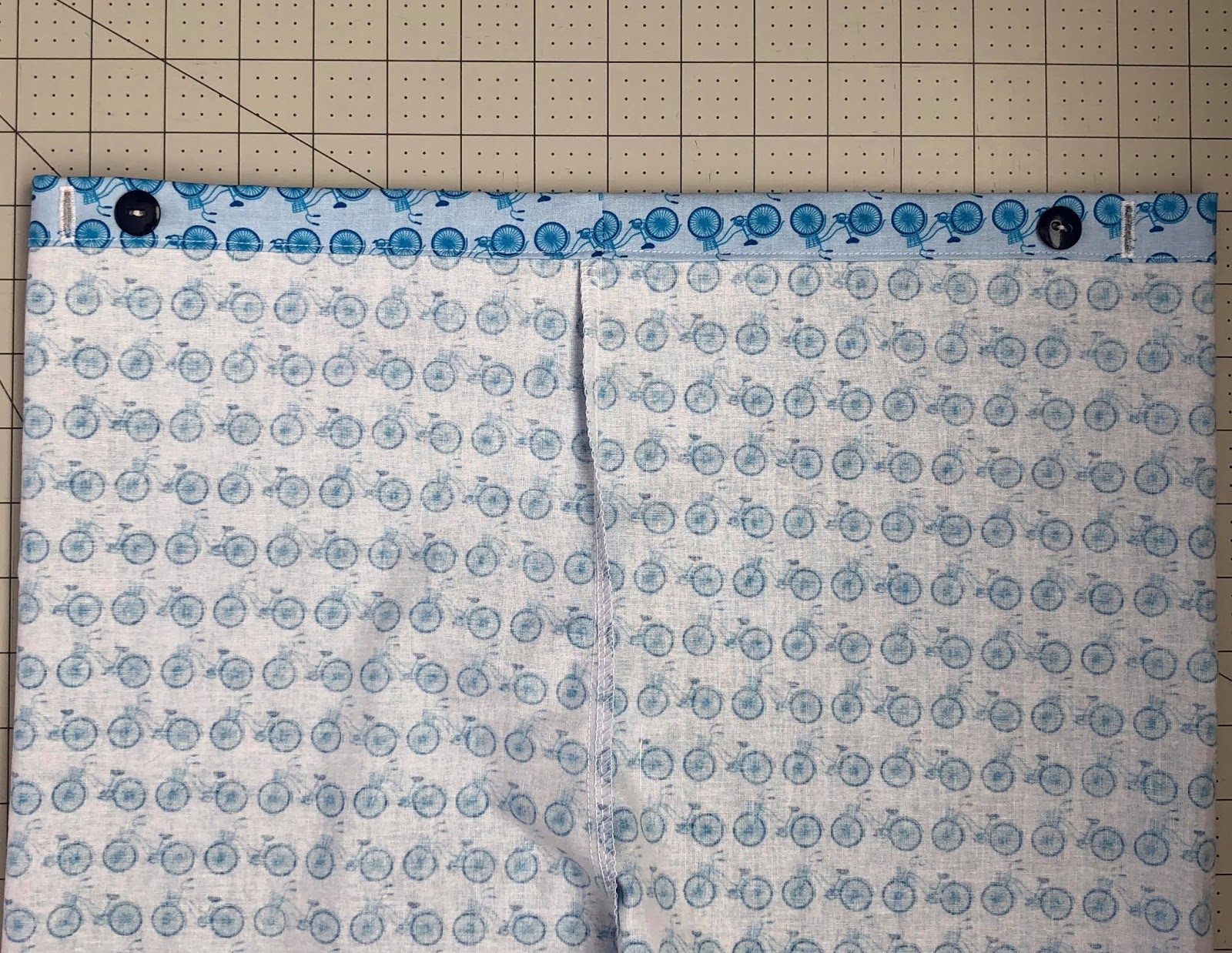 Create Kids Couture Make an Adjustable Waist Using Buttonhole Elastic