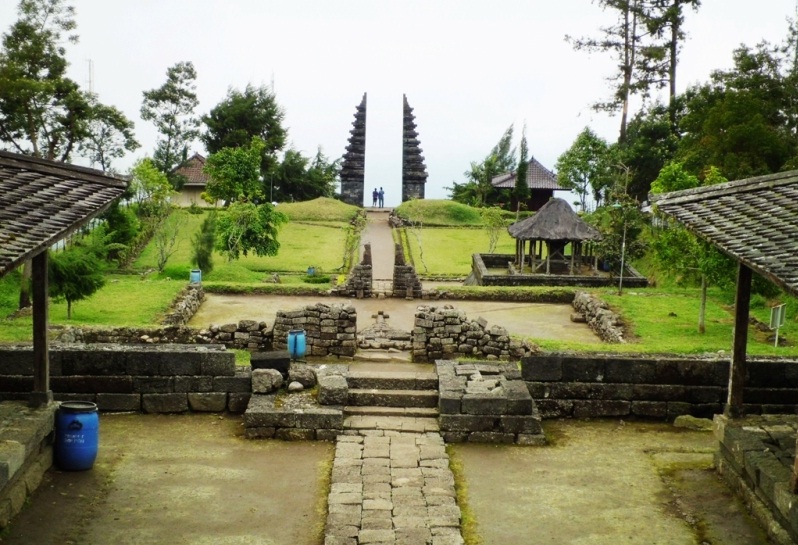 10 Candi Peninggalan Kerajaan Majapahit Beserta Gambar dan Isinya (II)