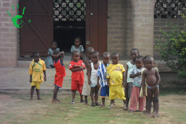 Bambini a scuola ad Atchanvé, Togo, Africa