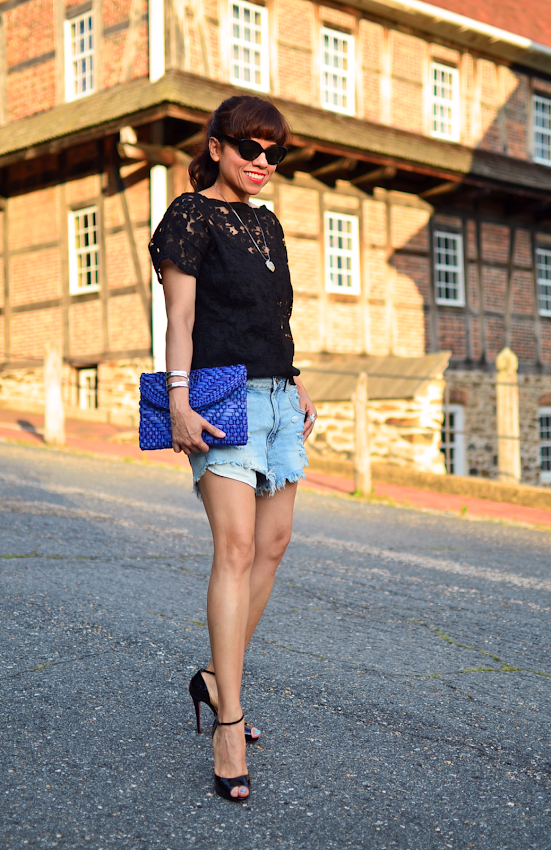 Outfit with lace shirt and denim shorts 