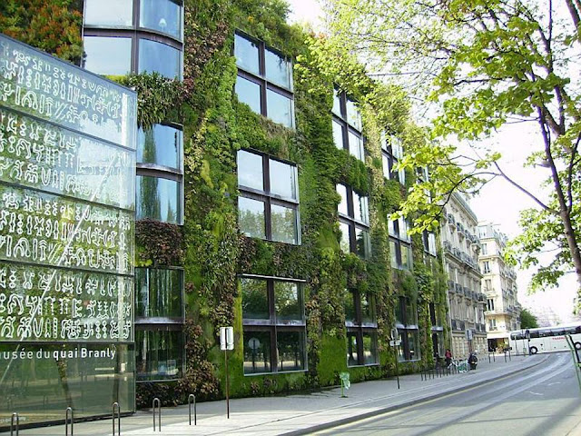 Exterior do Museu do Quai Branly de Paris Exterior do Museu do Quai Branly de Paris