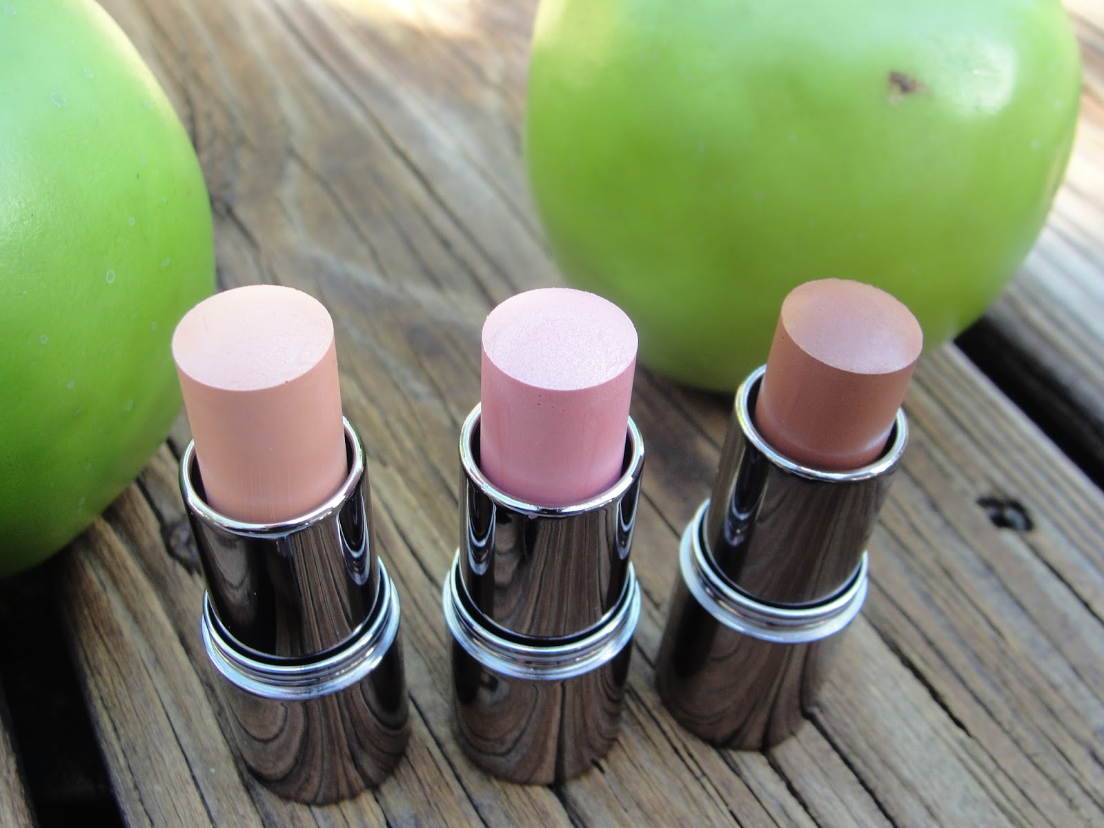 JUICE BEAUTY AN APPLE A DAY KEEPS THE DERMATOLOGIST AWAY!